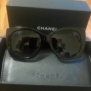Chanel sunglasses square heart detail